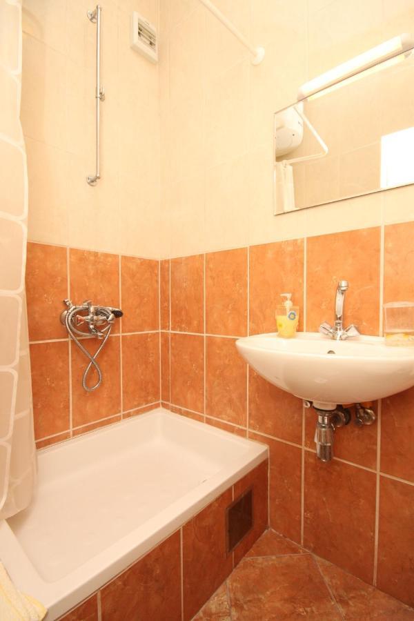 Apartments And Rooms With Parking Space Tucepi, Makarska - 6901 Экстерьер фото